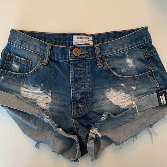 One Teaspoon Bandits twisted cuff jean shorts 26 - Picture 2 of 7